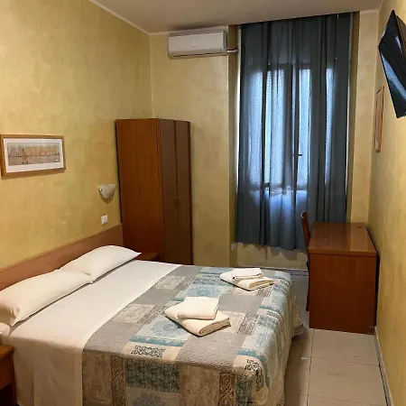 Hotel Tokyo *